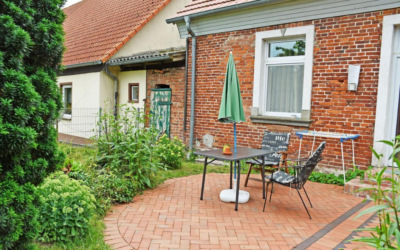 Ferienwohnungen Im Gutshaus Gnies Экстерьер фото