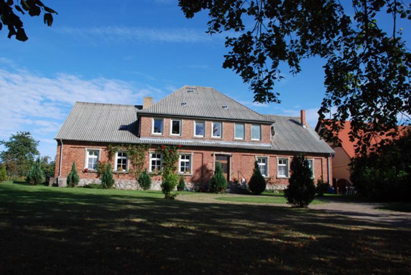 Ferienwohnungen Im Gutshaus Gnies Экстерьер фото