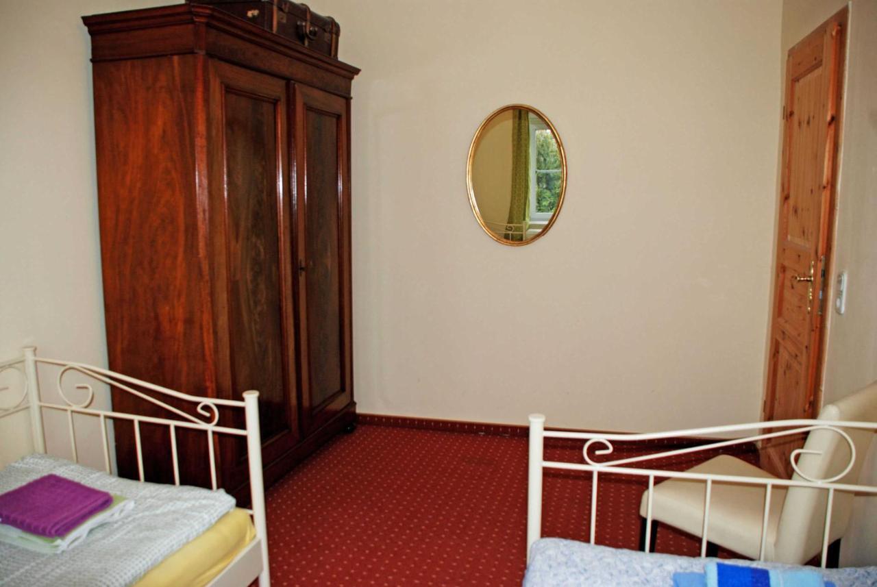 Ferienwohnungen Im Gutshaus Gnies Экстерьер фото